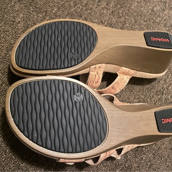 NWOT Vionic Dwyn 3 Strap Natural Cork Wedge Sandals Tan Women Size 7 - Picture 7 of 8